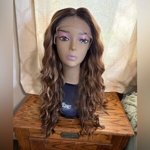 Outre- Lexa wig Honey Walnut